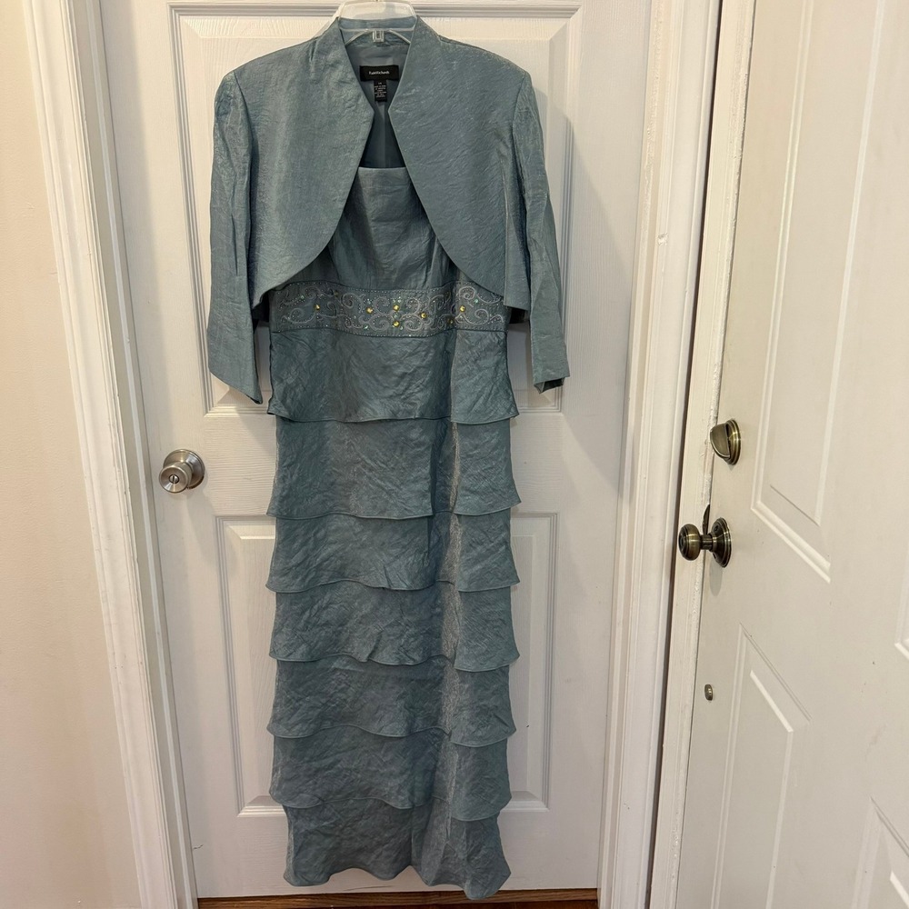 R & M Richards Women Size 14 2-piece Tiered Sleeveless Dress Bolero Jacket Set‎